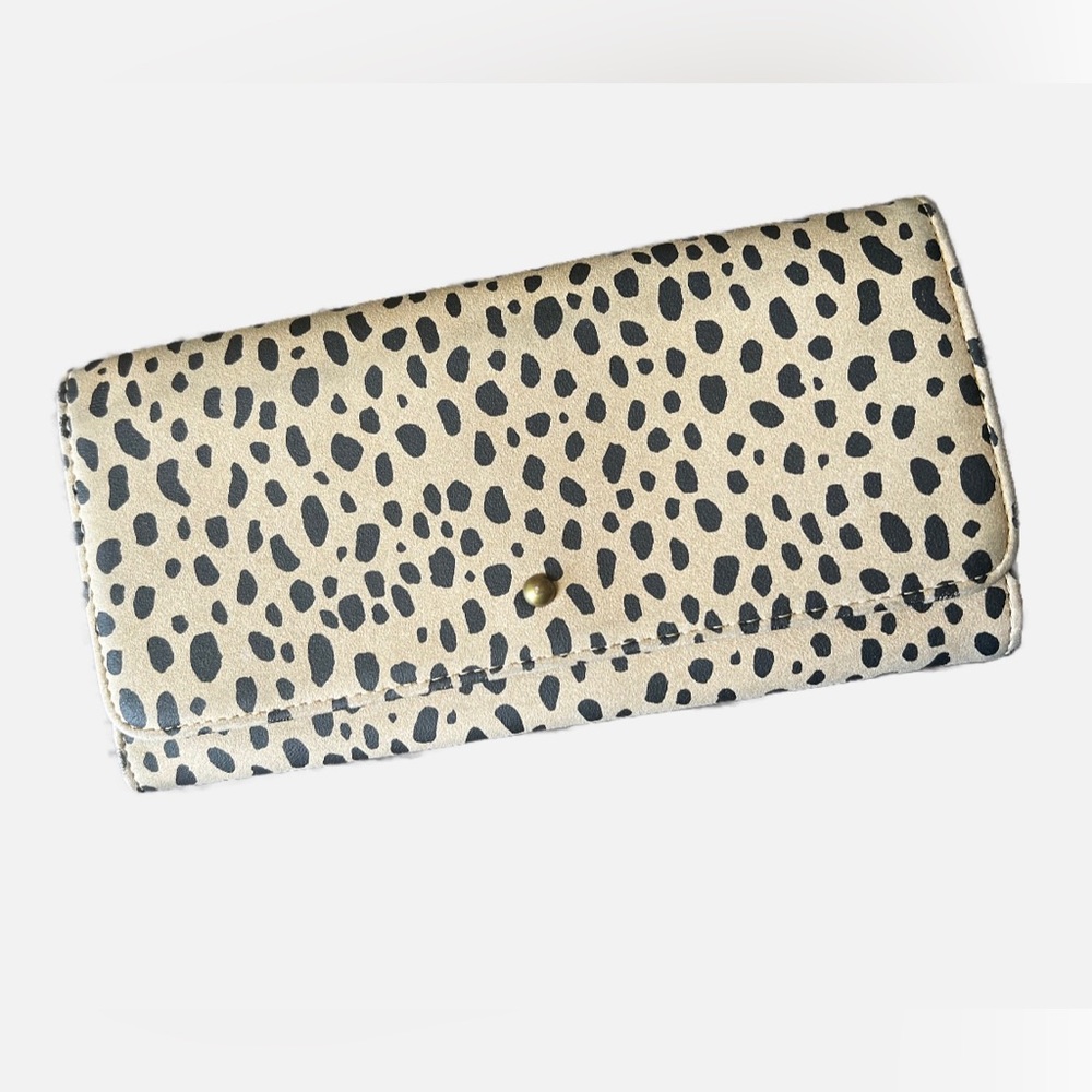 Tri-fold spotted wallet